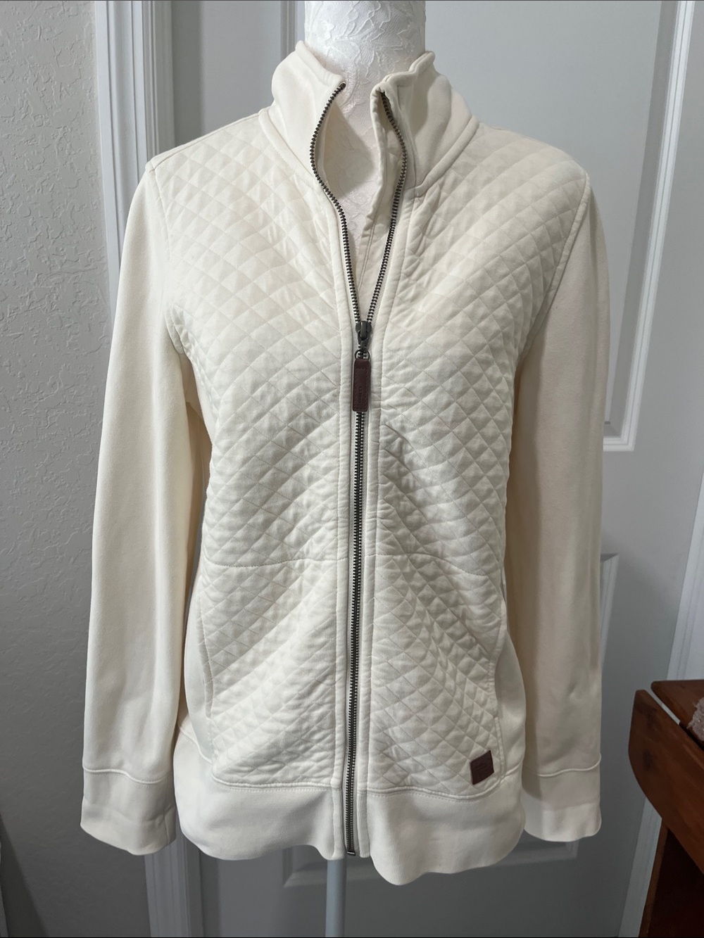 L.L. Bean Cream Quilted Zip-Front Jacket Pockets